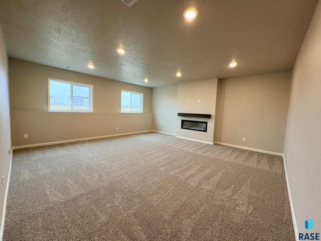 6205 W Valentine St Street, Sioux Falls, SD 57107