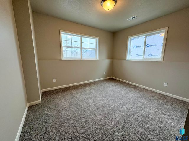 6205 W Valentine St Street, Sioux Falls, SD 57107