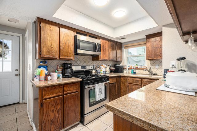 658 Warsaw Street, Bayou Vista, TX 77563