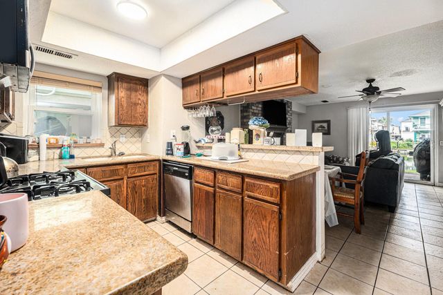 658 Warsaw Street, Bayou Vista, TX 77563