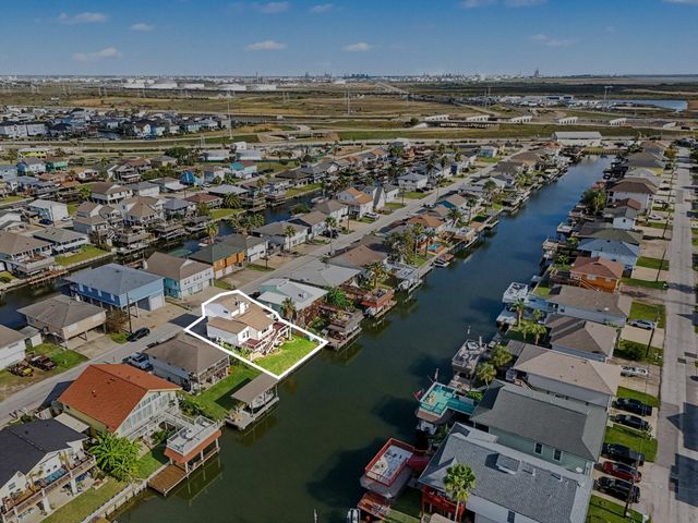 658 Warsaw Street, Bayou Vista, TX 77563