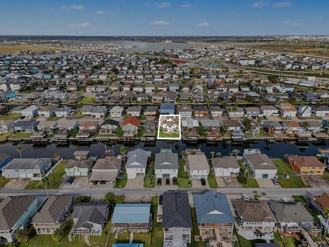 658 Warsaw Street, Bayou Vista, TX 77563