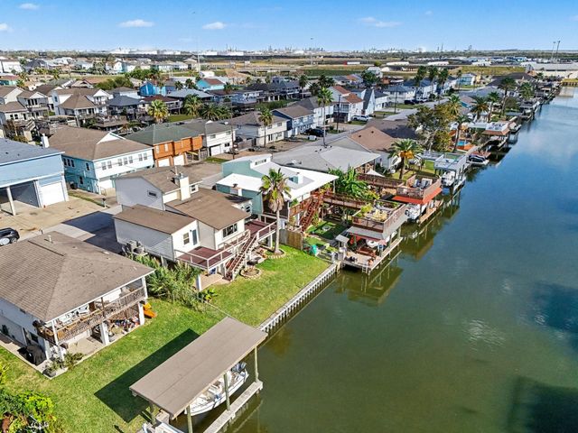 658 Warsaw Street, Bayou Vista, TX 77563