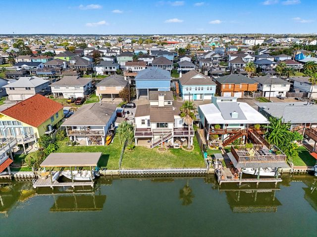 658 Warsaw Street, Bayou Vista, TX 77563