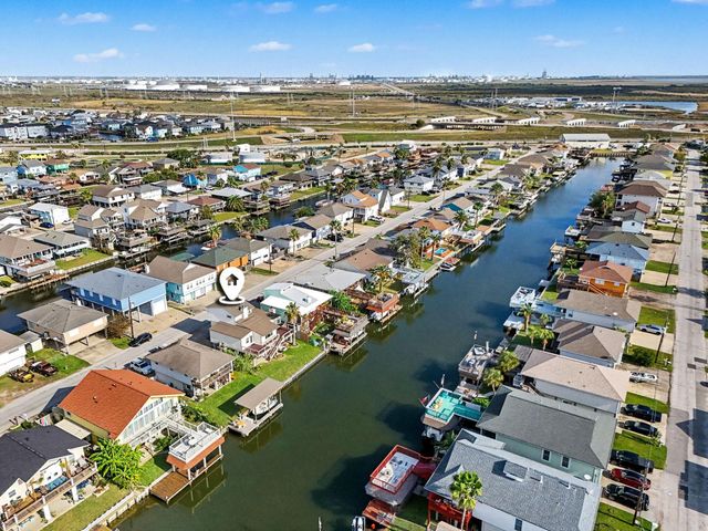 658 Warsaw Street, Bayou Vista, TX 77563