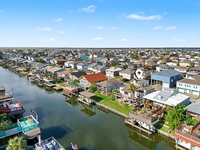 658 Warsaw Street, Bayou Vista, TX 77563