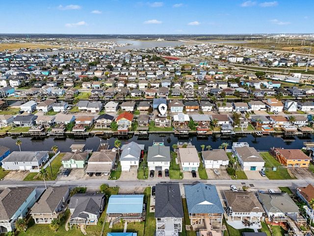 658 Warsaw Street, Bayou Vista, TX 77563