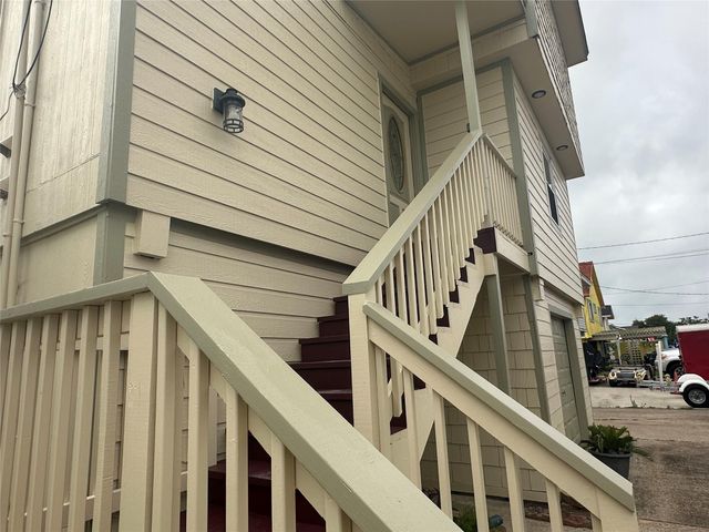 658 Warsaw Street, Bayou Vista, TX 77563