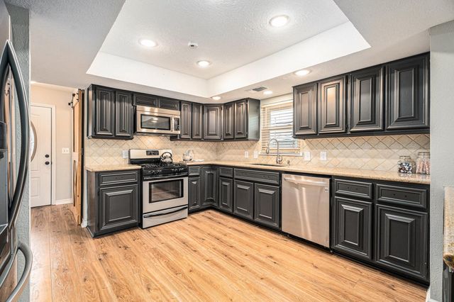 658 Warsaw Street, Bayou Vista, TX 77563