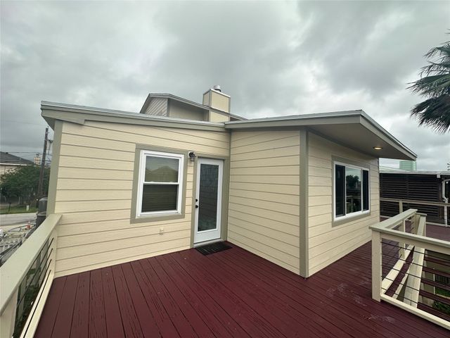 658 Warsaw Street, Bayou Vista, TX 77563