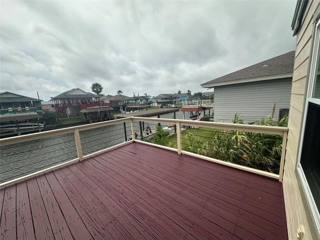 658 Warsaw Street, Bayou Vista, TX 77563