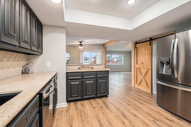 658 Warsaw Street, Bayou Vista, TX 77563