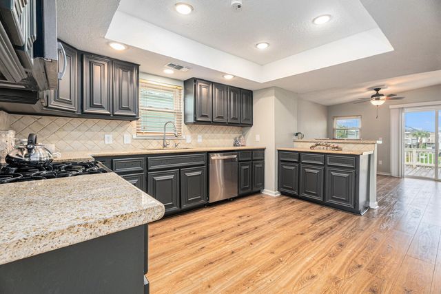 658 Warsaw Street, Bayou Vista, TX 77563