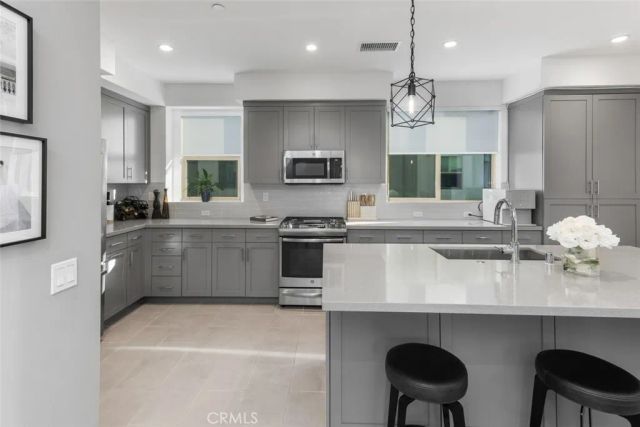 203 Placemark, Irvine, CA 92614