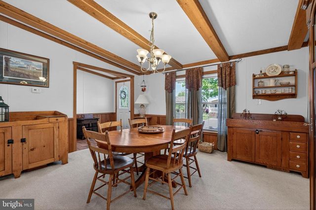 186 GOLDCREST CIR, Gettysburg, PA 17325