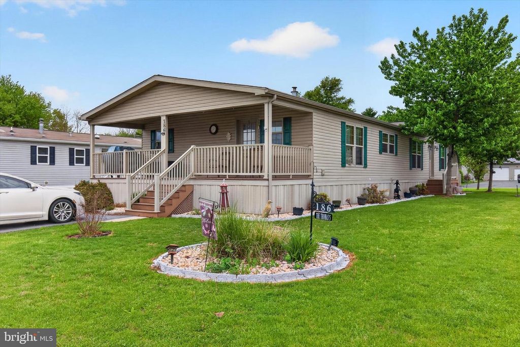 186 GOLDCREST CIR, Gettysburg, PA 17325