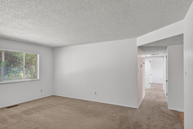 6837 Havenhurst Dr, Sacramento, CA 95831