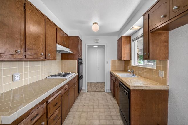 6837 Havenhurst Dr, Sacramento, CA 95831