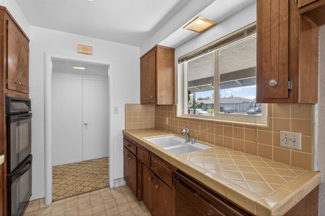 6837 Havenhurst Dr, Sacramento, CA 95831