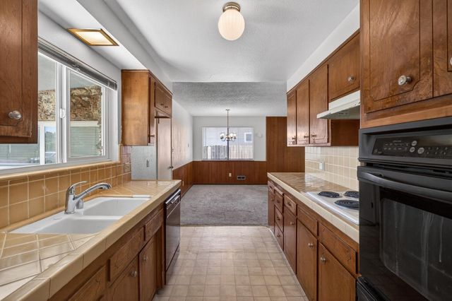 6837 Havenhurst Dr, Sacramento, CA 95831