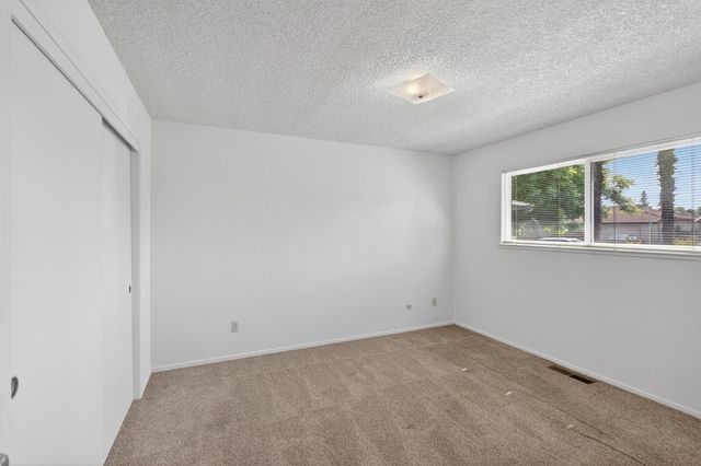 6837 Havenhurst Dr, Sacramento, CA 95831