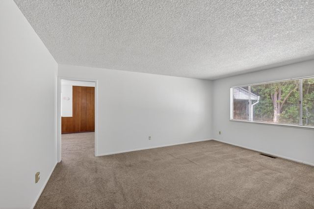 6837 Havenhurst Dr, Sacramento, CA 95831