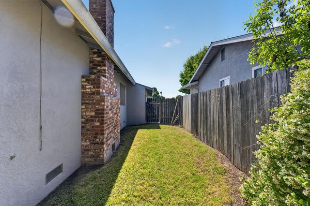 6837 Havenhurst Dr, Sacramento, CA 95831