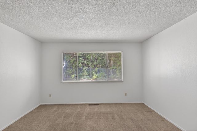 6837 Havenhurst Dr, Sacramento, CA 95831