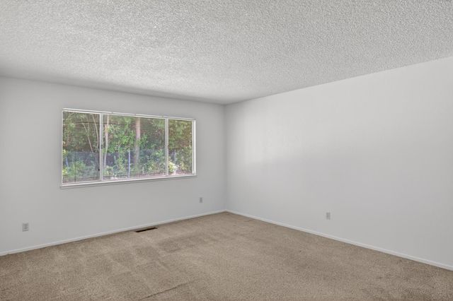 6837 Havenhurst Dr, Sacramento, CA 95831