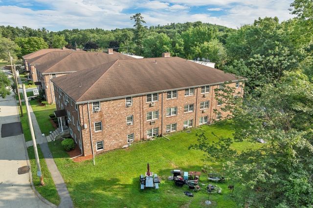 8 Carriage Hill Rd 17, Amesbury, MA 01913