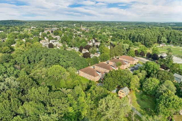 8 Carriage Hill Rd 17, Amesbury, MA 01913