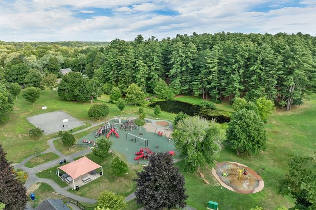 8 Carriage Hill Rd 17, Amesbury, MA 01913