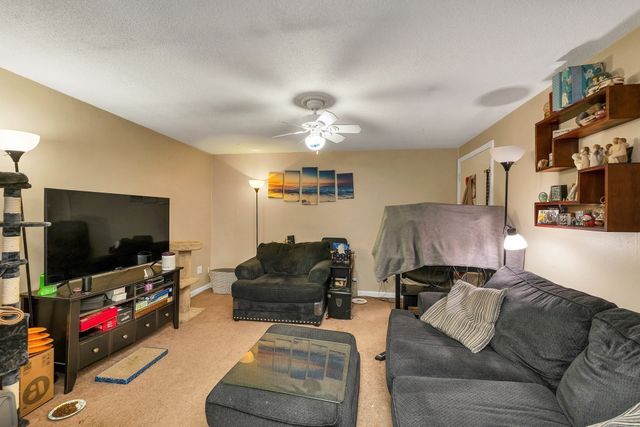 8 Carriage Hill Rd 17, Amesbury, MA 01913