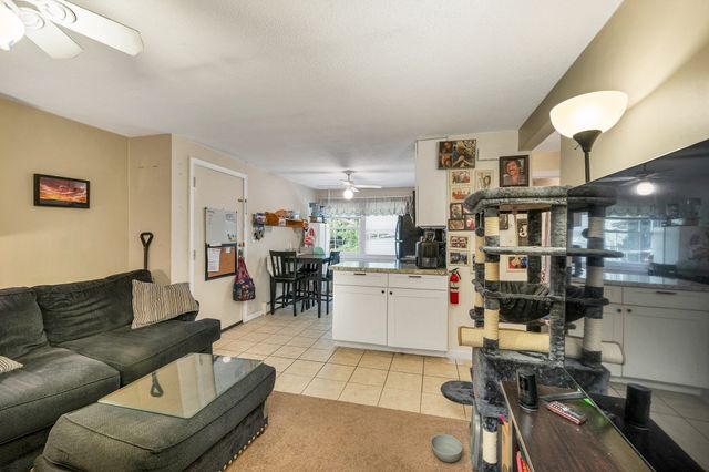 8 Carriage Hill Rd 17, Amesbury, MA 01913