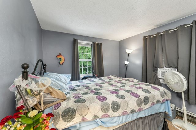 8 Carriage Hill Rd 17, Amesbury, MA 01913