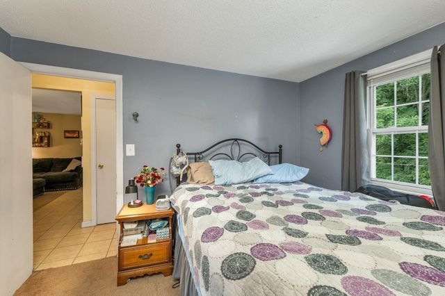 8 Carriage Hill Rd 17, Amesbury, MA 01913