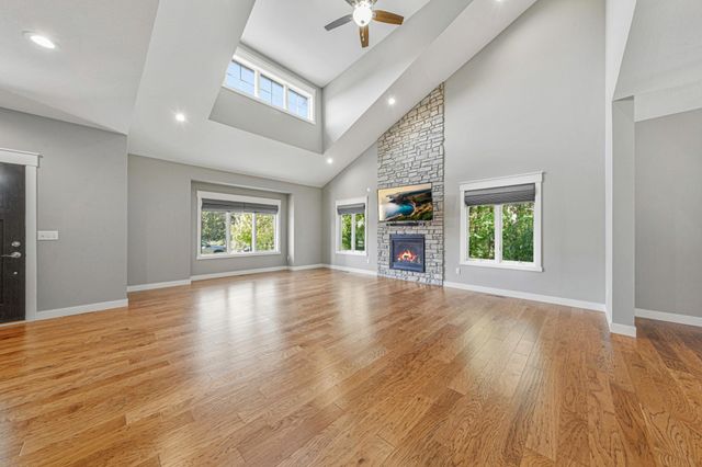 317 Oak Marsh Drive, Mankato, MN 56001