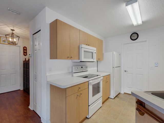 14464 Isla Flores Avenue, Fort Pierce, FL 34951