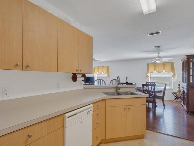 14464 Isla Flores Avenue, Fort Pierce, FL 34951