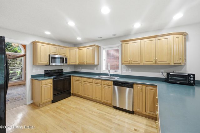 8109 Windsor Lakes Ct, Louisville, KY 40214