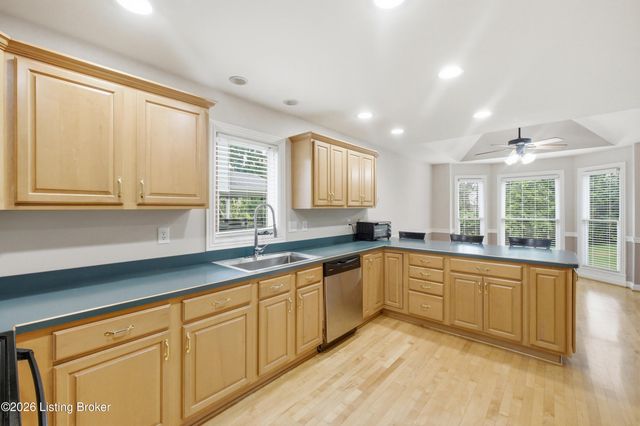 8109 Windsor Lakes Ct, Louisville, KY 40214