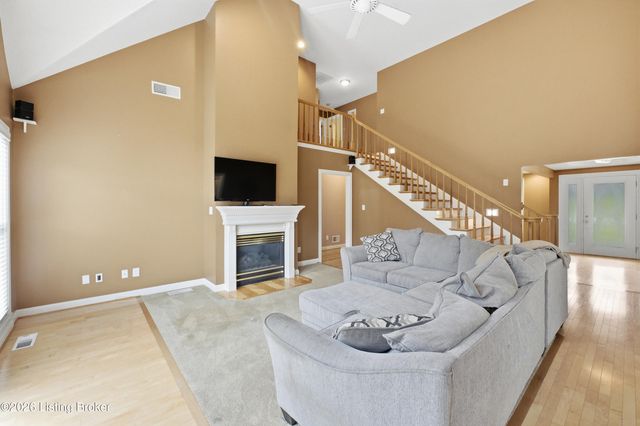 8109 Windsor Lakes Ct, Louisville, KY 40214