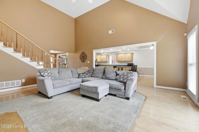 8109 Windsor Lakes Ct, Louisville, KY 40214