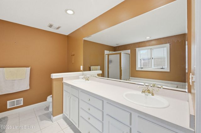 8109 Windsor Lakes Ct, Louisville, KY 40214