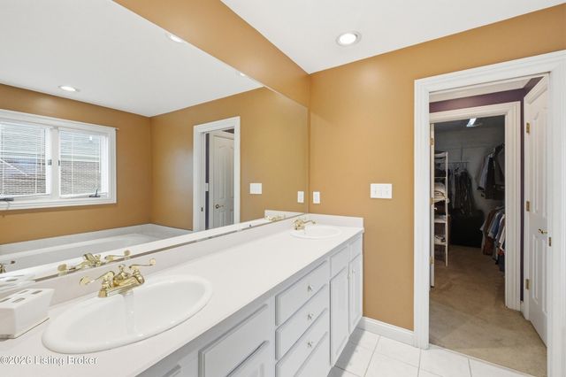 8109 Windsor Lakes Ct, Louisville, KY 40214