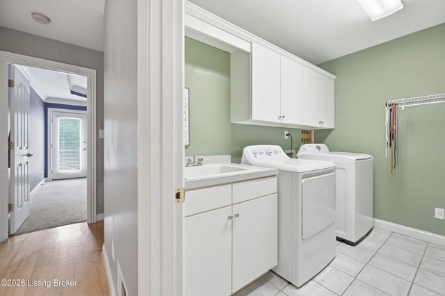 8109 Windsor Lakes Ct, Louisville, KY 40214