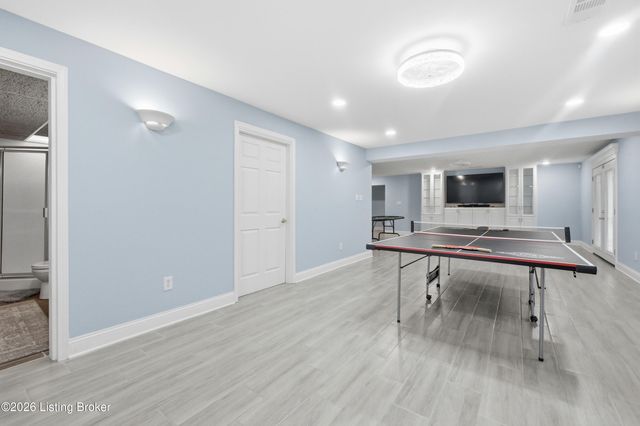 8109 Windsor Lakes Ct, Louisville, KY 40214