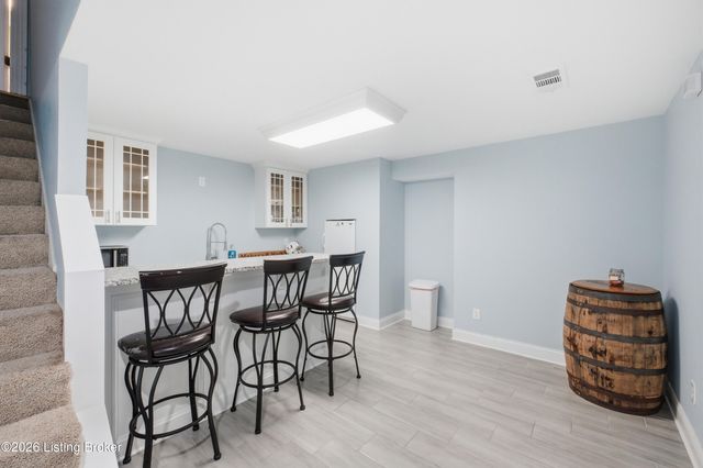 8109 Windsor Lakes Ct, Louisville, KY 40214