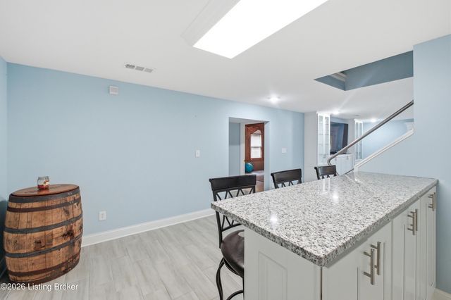 8109 Windsor Lakes Ct, Louisville, KY 40214