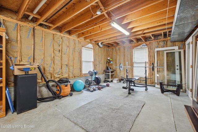 8109 Windsor Lakes Ct, Louisville, KY 40214